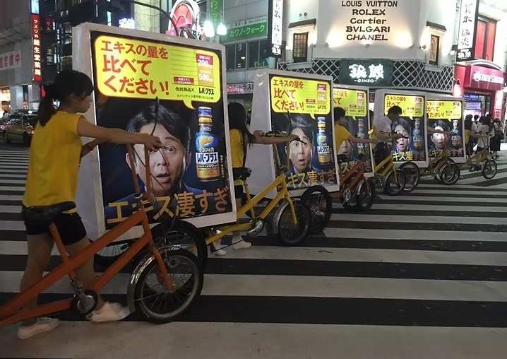 光る特殊車両アドクル